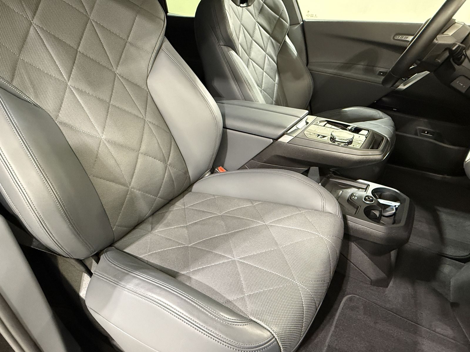 BMW iX xDrive60 M Sportpaket AHK Luftfeder B&W ACC