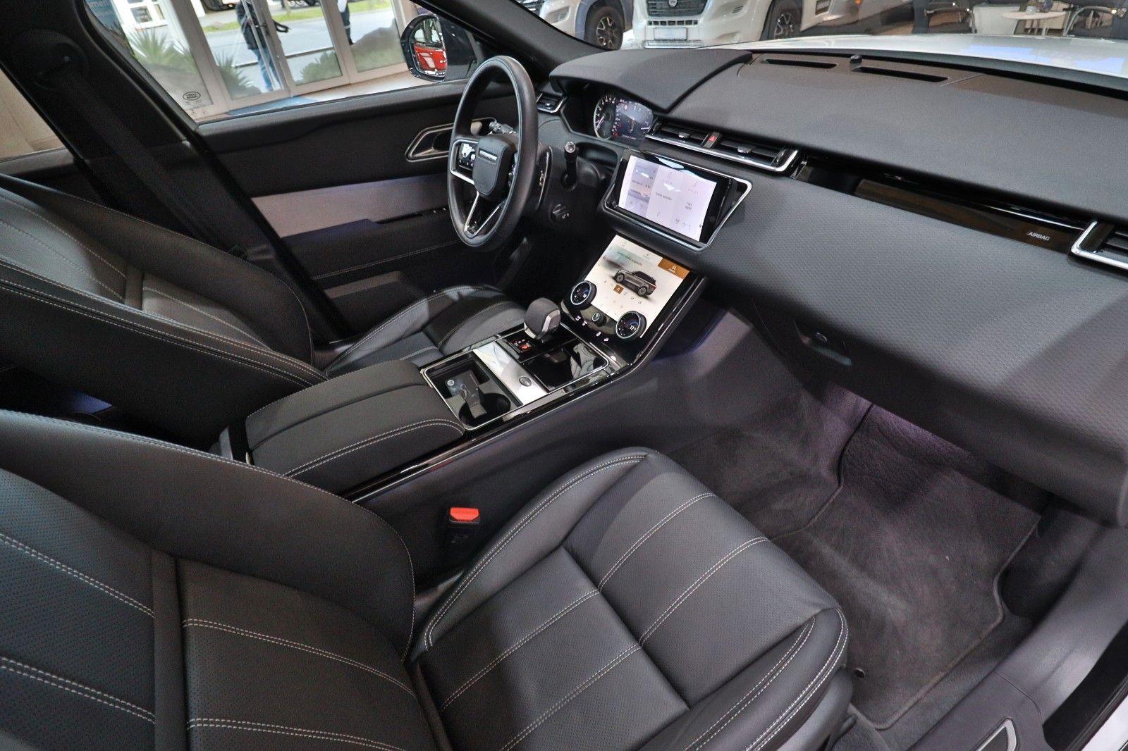 Range Rover Velar 300 R-Dynamic SE - Samsaru's Car Outlet