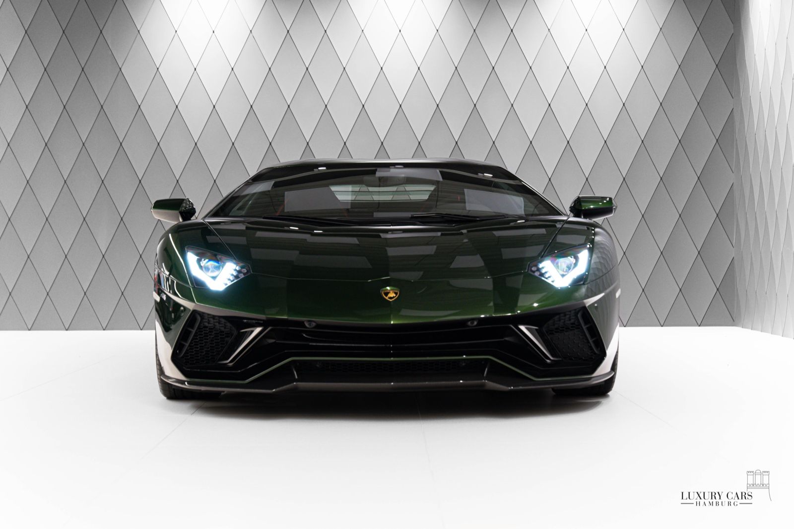 Lamborghini Aventador Ultimae - Samsaru's Car Outlet