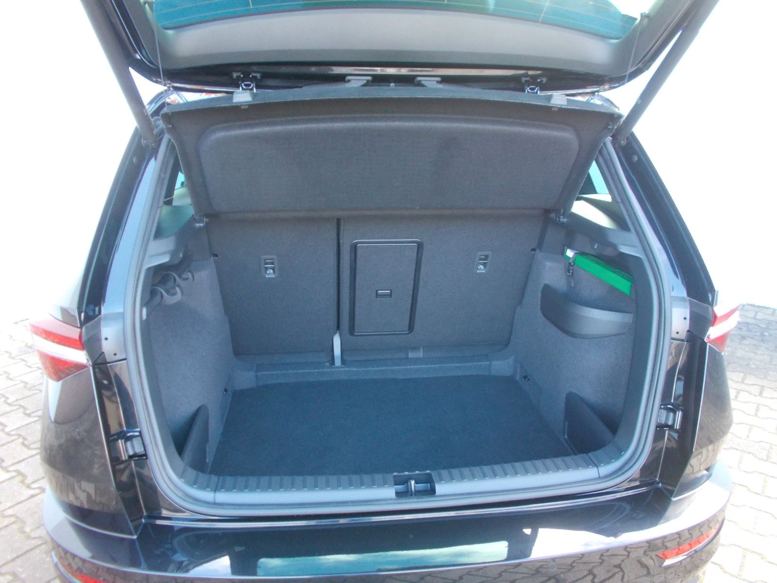 Skoda Karoq  1.5 TSI Sportline * DSG * Navi *AHK *360°