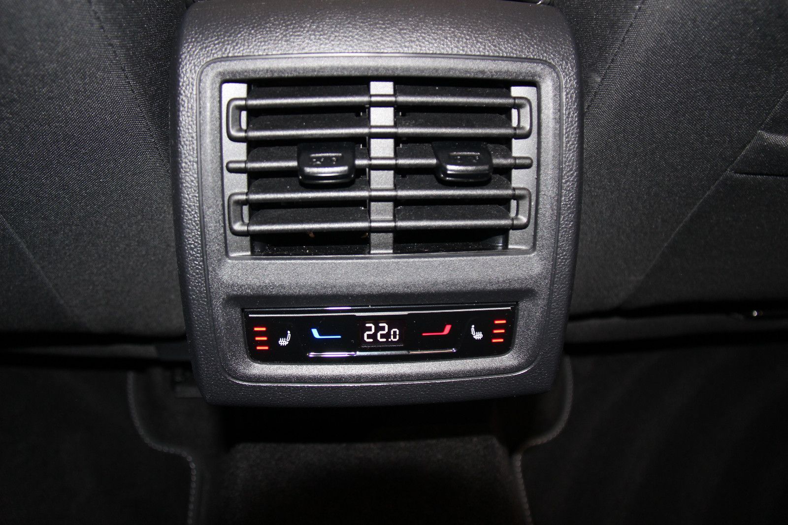 Volkswagen Golf 8 Variant 1.5 eTSI DSG - Samsaru's Car Outlet