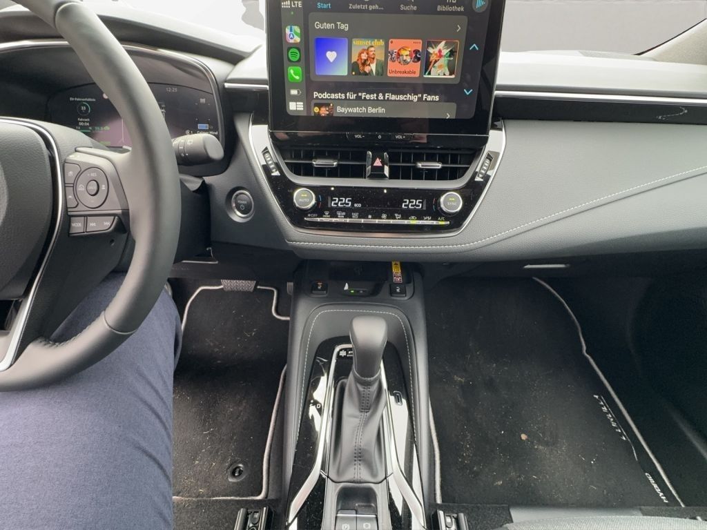 Toyota Corolla 2.0 Hybrid Touring Sports - Samsaru's Car Outlet