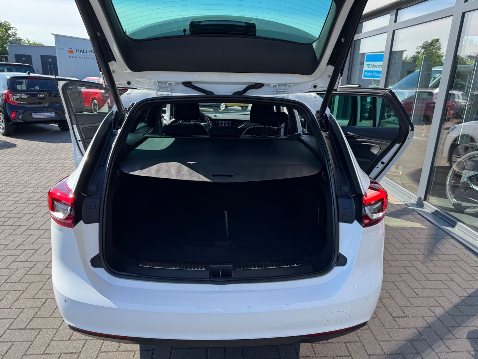 Opel Insignia B Sports Tourer Business - Samsaru's Car Outlet