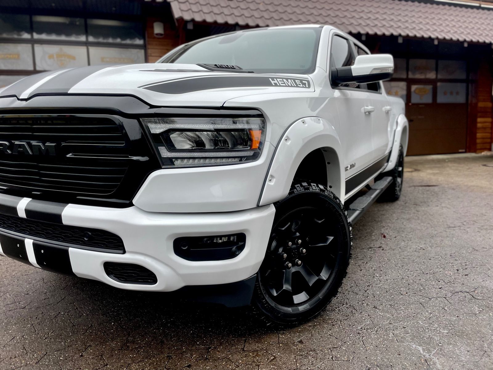 Dodge V8*4X4*OFF-ROAD*LARAMIE/SPORT*LED*AHK*GARANTE*