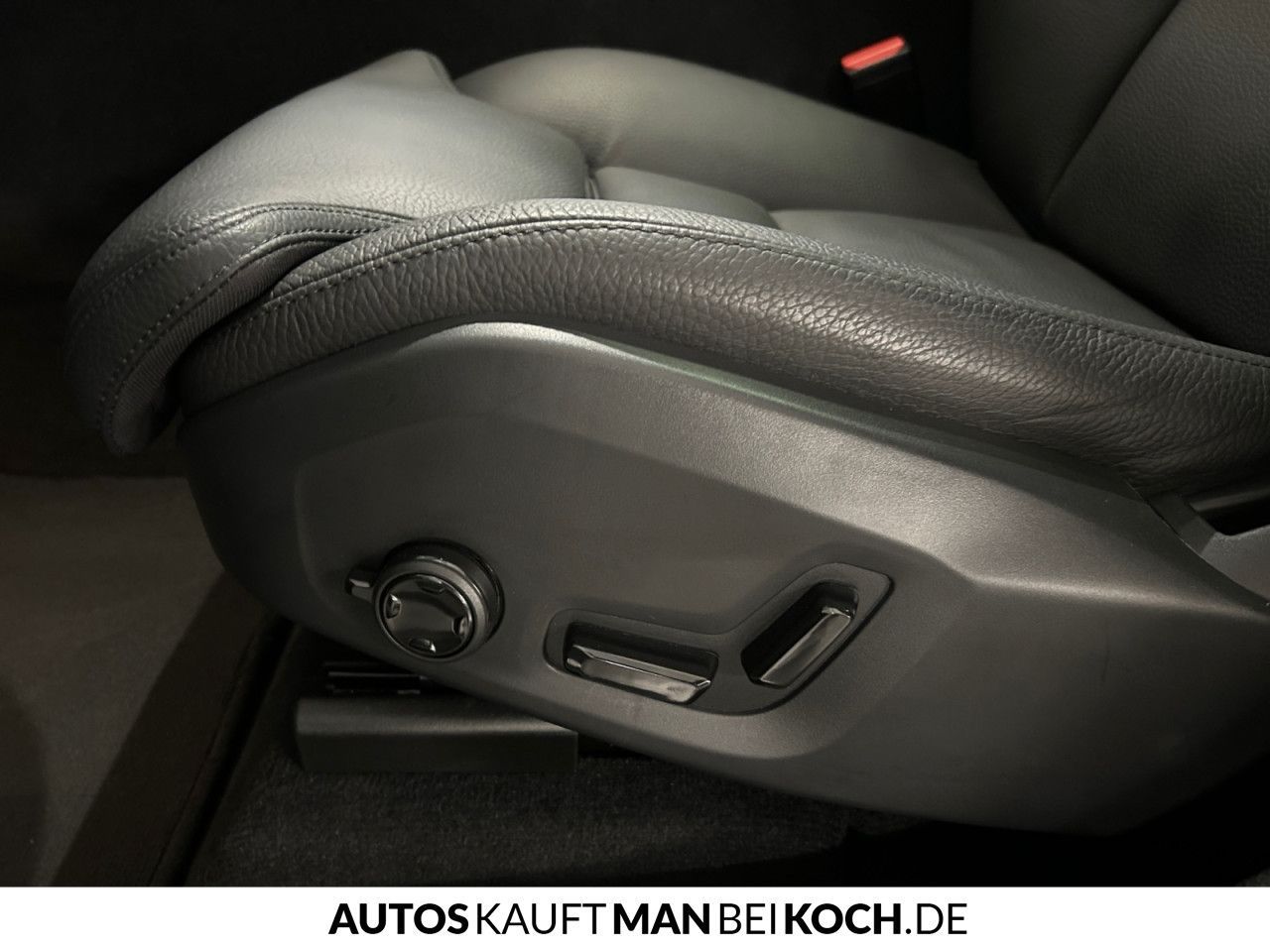 Volvo XC60 B4 AWD Ultimate Dark - Samsaru's Car Outlet