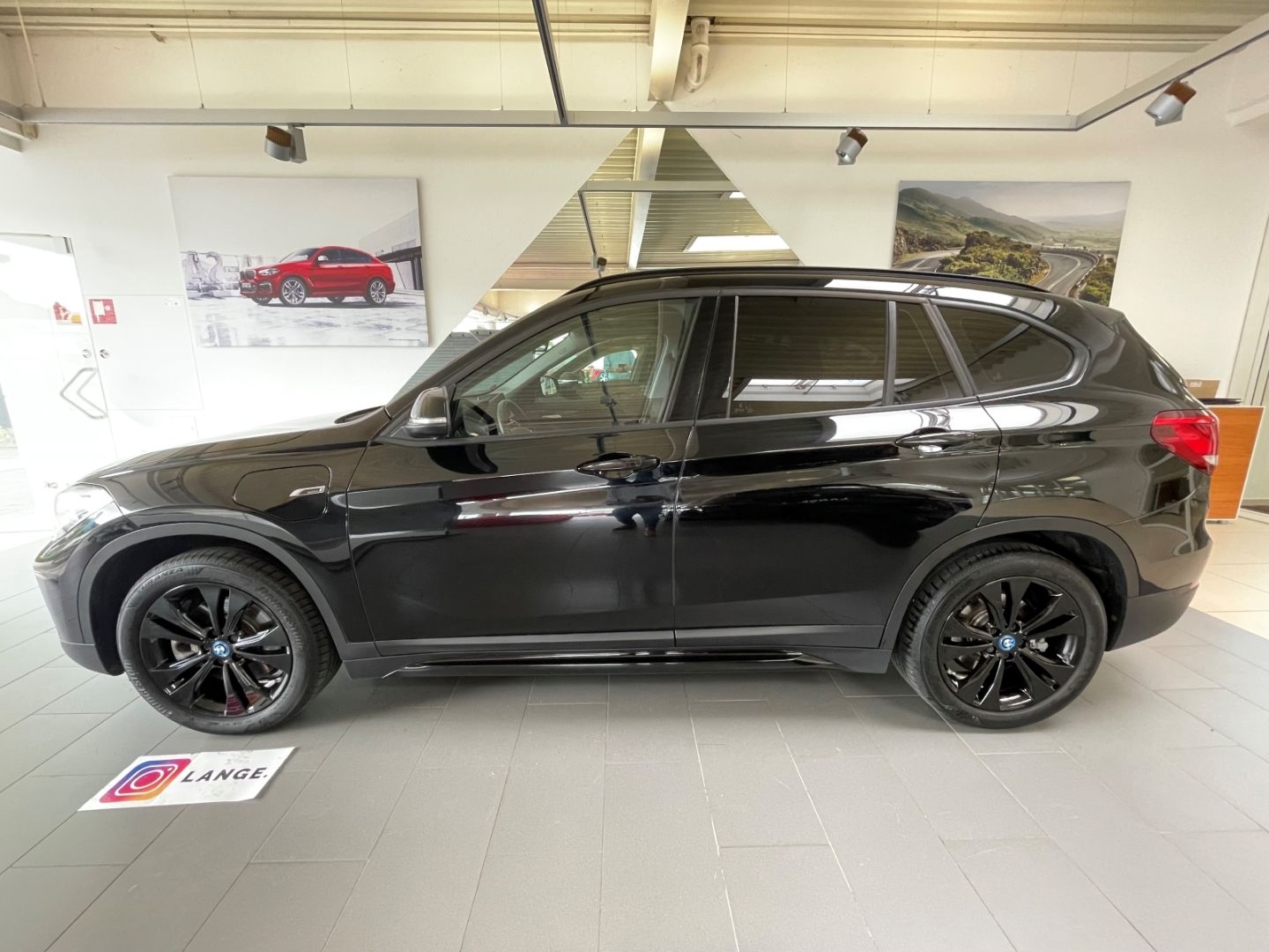 BMW X1 xDrive 25e Sport Line - Samsaru's Car Outlet