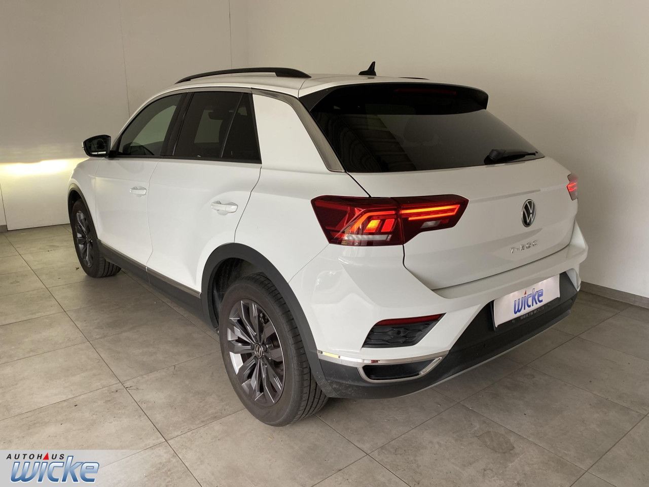Volkswagen T-Roc 1.5 TSI DSG Sport - Samsaru's Car Outlet