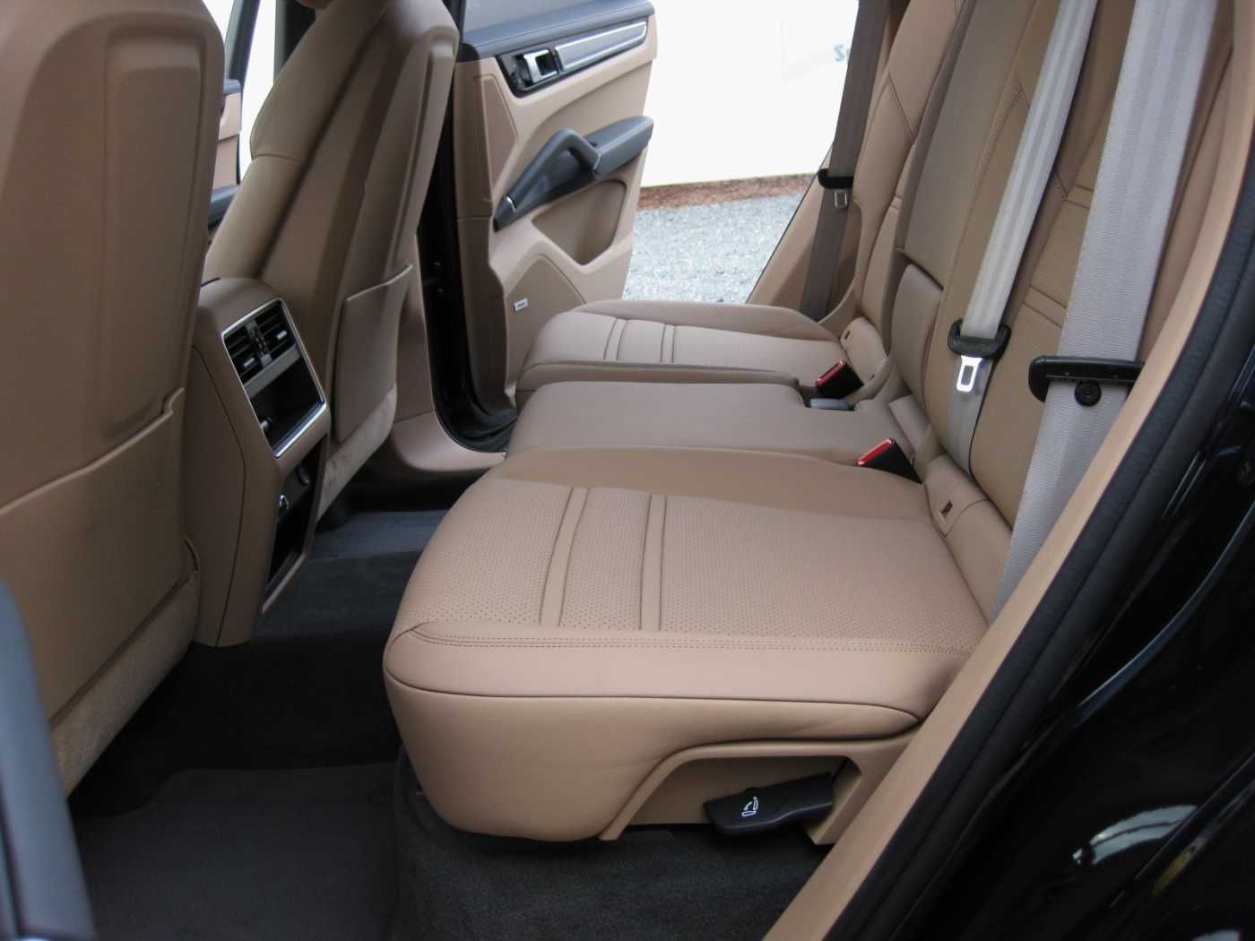 Porsche Cayenne Plug-In-Hybrid Platinum Edition 1Hand