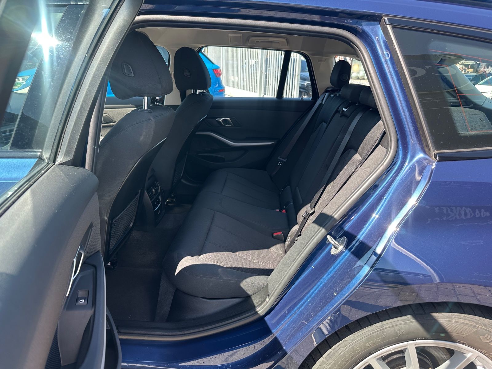 BMW 320 d Touring - Samsaru's Car Outlet
