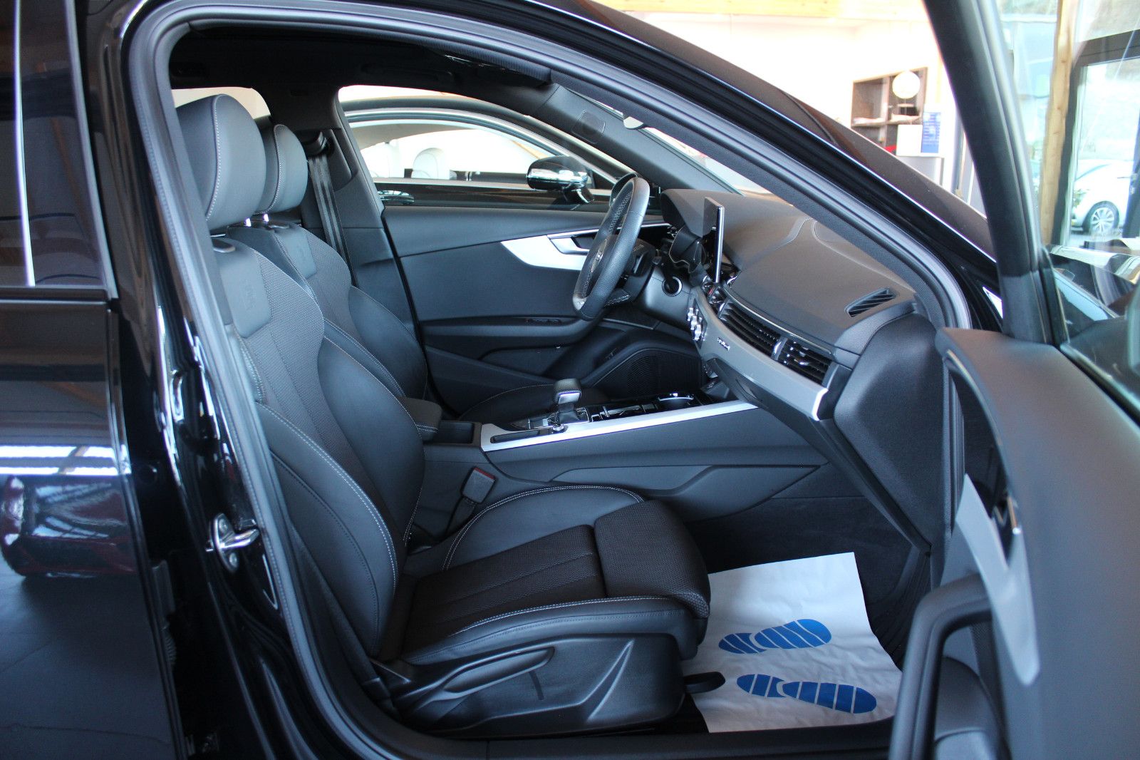 Audi A4 Avant 40 TDI quattro S line - Samsaru's Car Outlet