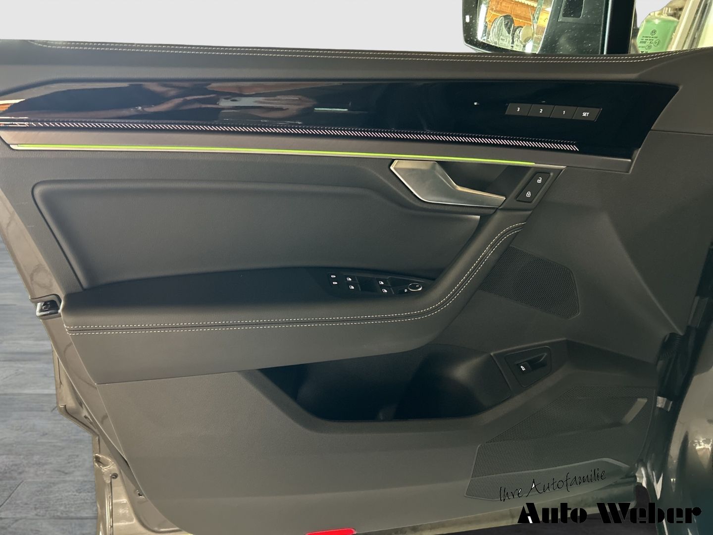 Volkswagen Touareg V6 4Motion R-Line - Samsaru's Car Outlet