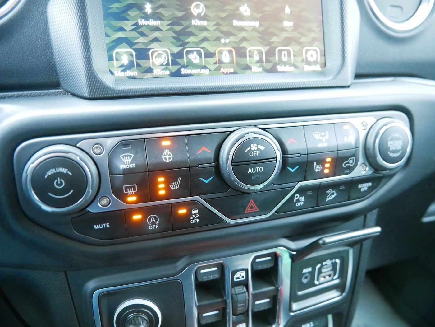 Jeep Wrangler Unlimited 2.2 Overland 1.Hand AHK LED