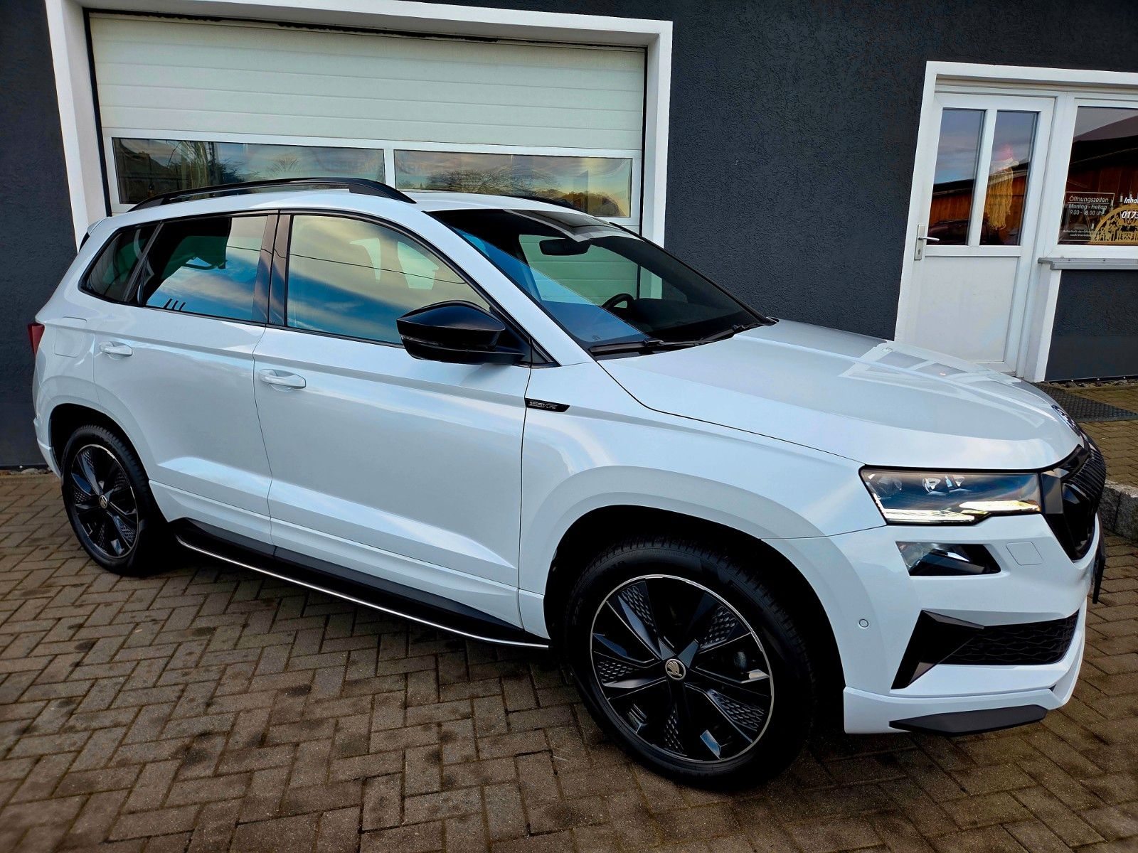Skoda Karoq Sportline 4x4 DSG*STHEIZ*AHK*VOLL*WG-2029*
