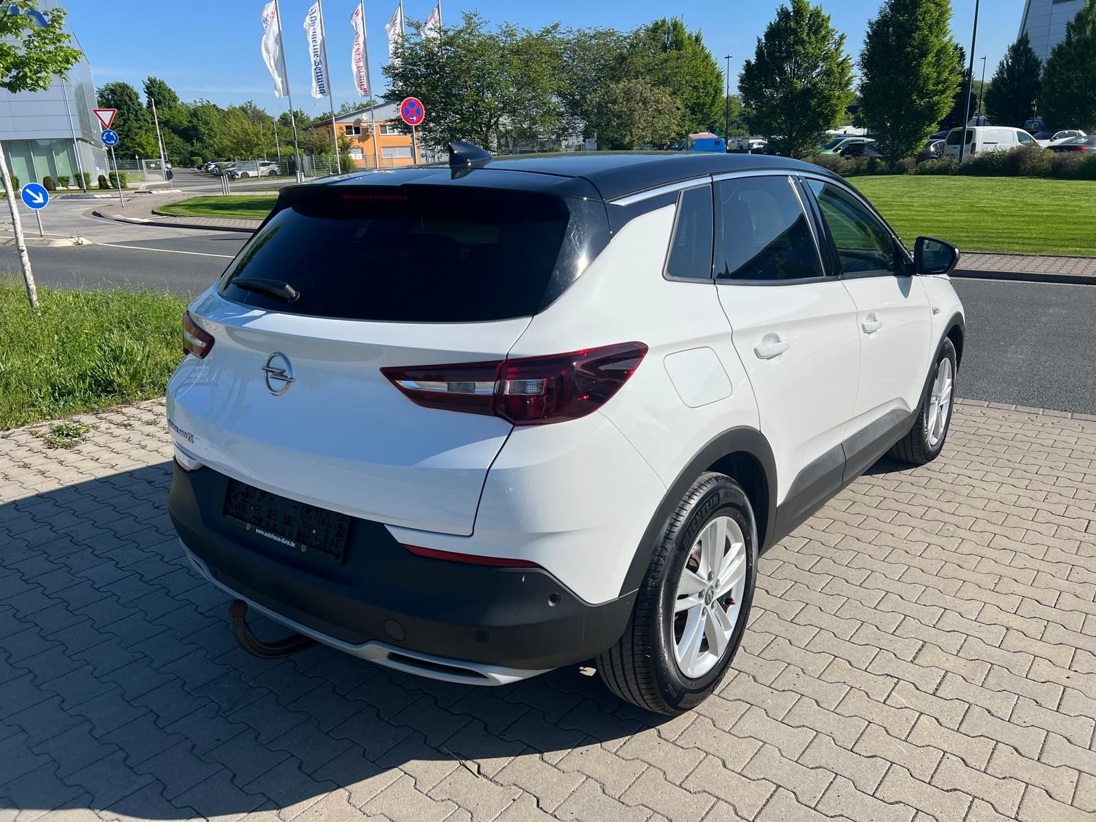 Opel Grandland X 2.0 D 120 Jahre Aut. - Samsaru's Car Outlet