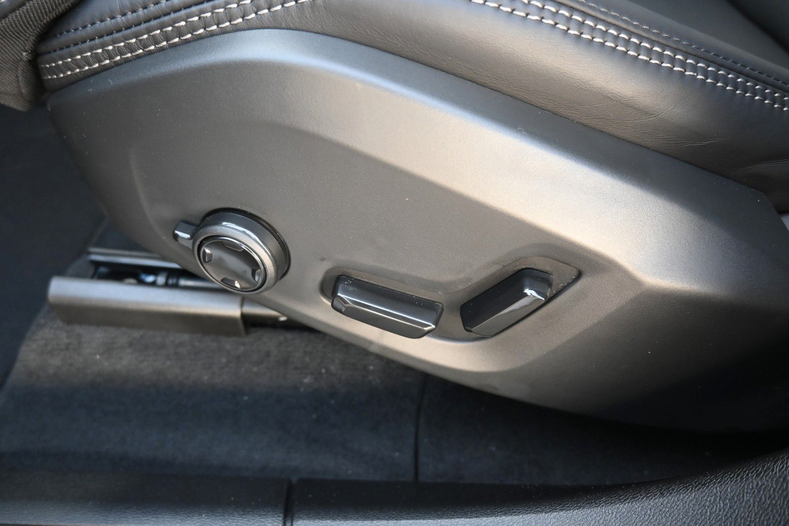 Volvo XC60 B5 B AWD Ultra Black Edition*LUFT*360°*ACC