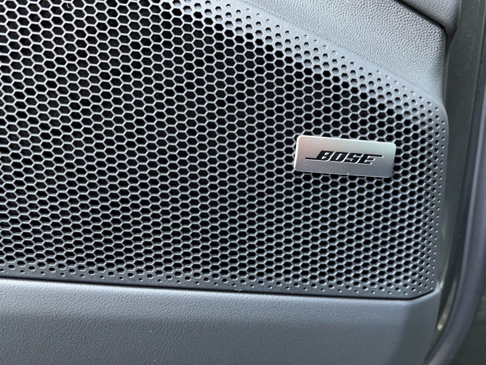 Porsche Macan Turbo - Samsaru's Car Outlet