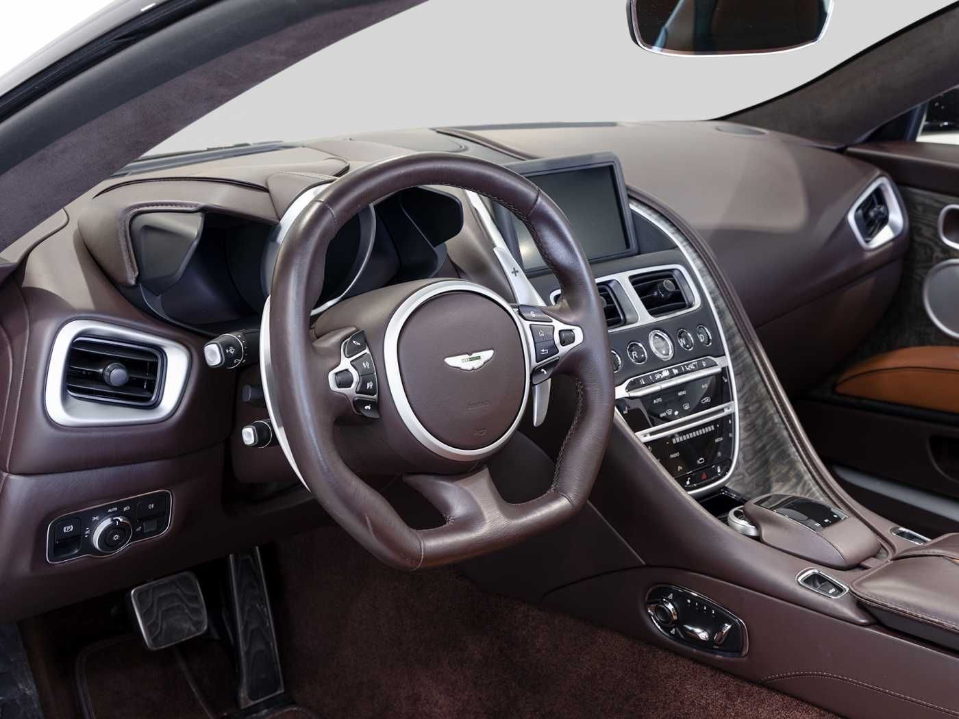 Aston Martin DBS Superleggera Volante -Berwick Bronze-