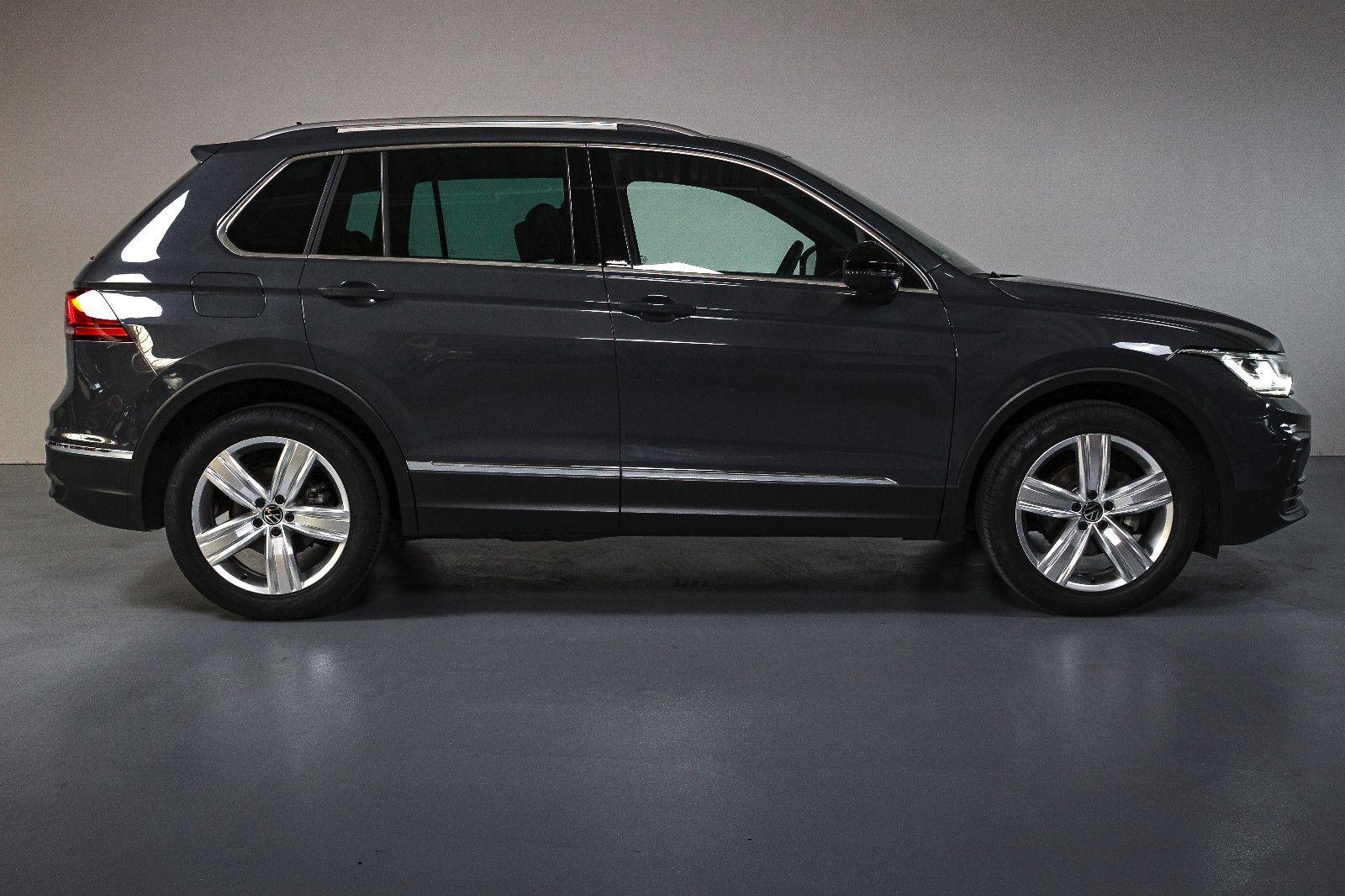 Volkswagen Tiguan Move - Samsaru's Car Outlet