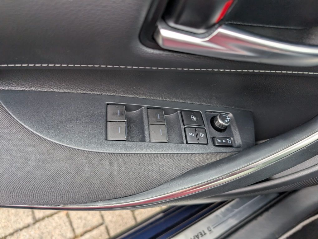 Toyota Corolla 2.0 Hybrid TS - Samsaru's Car Outlet
