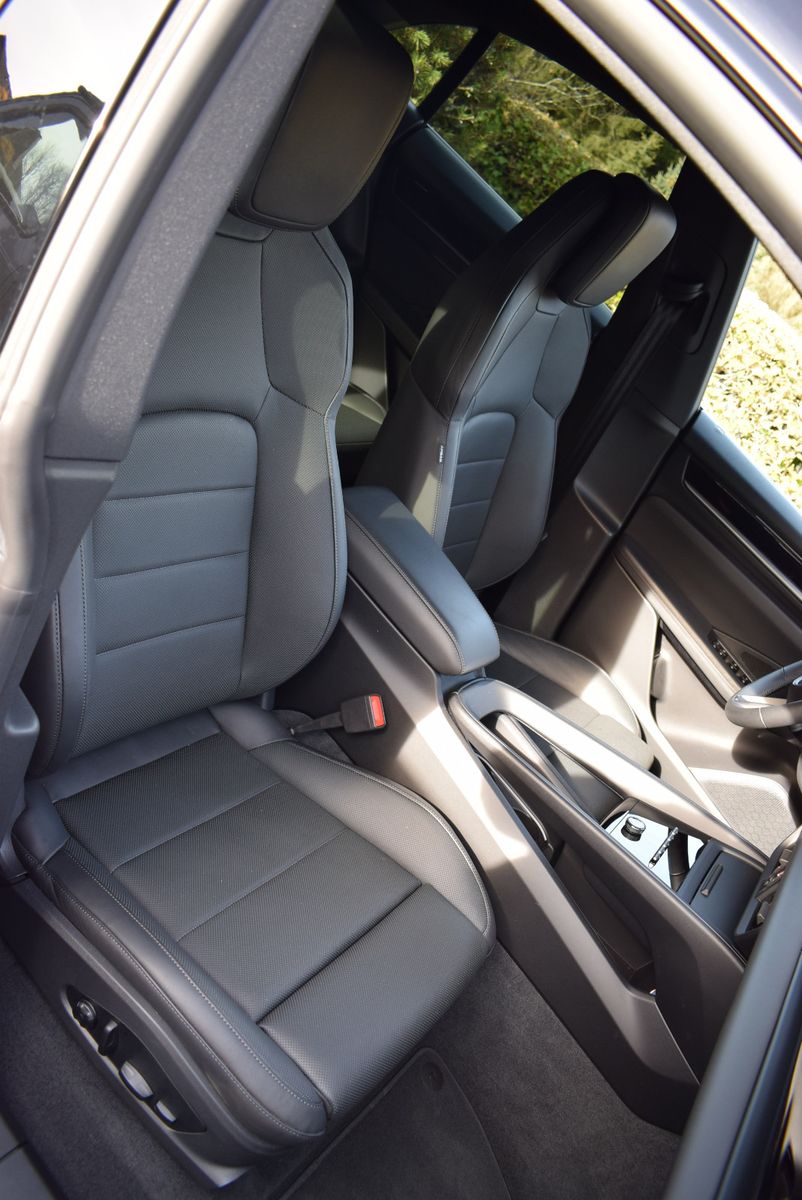 Porsche Macan 4 - Samsaru's Car Outlet