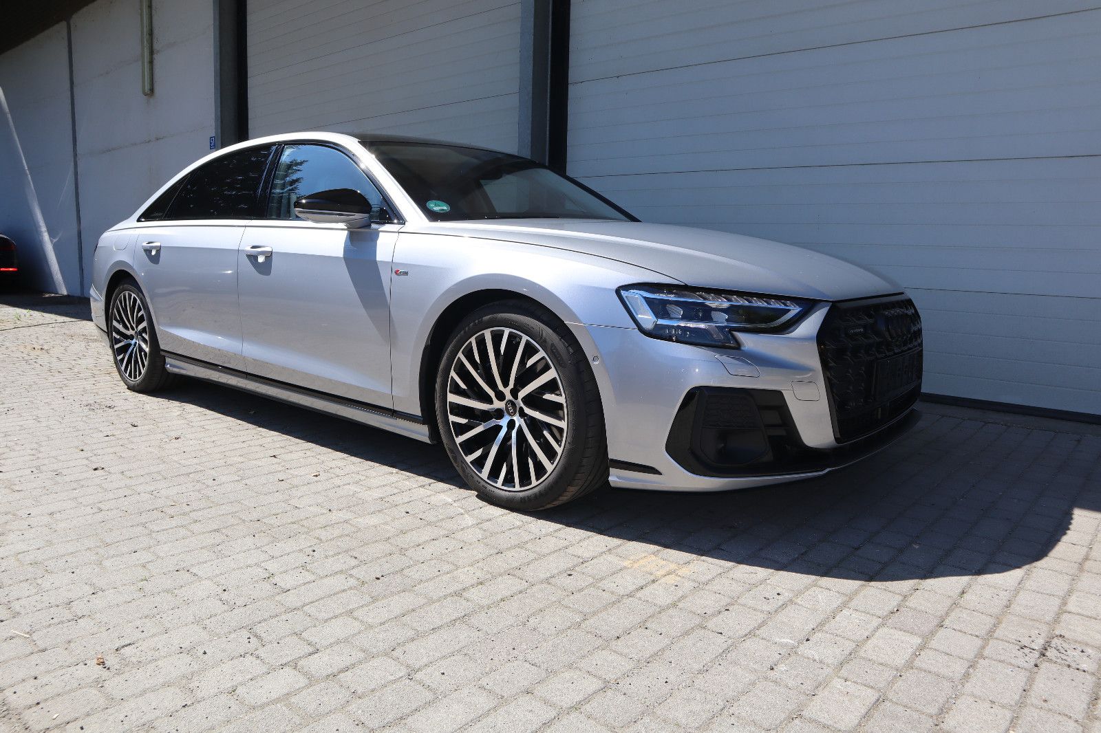 Audi A8L 60 TFSIe lang exclusive S-LINE - Samsaru's Car Outlet