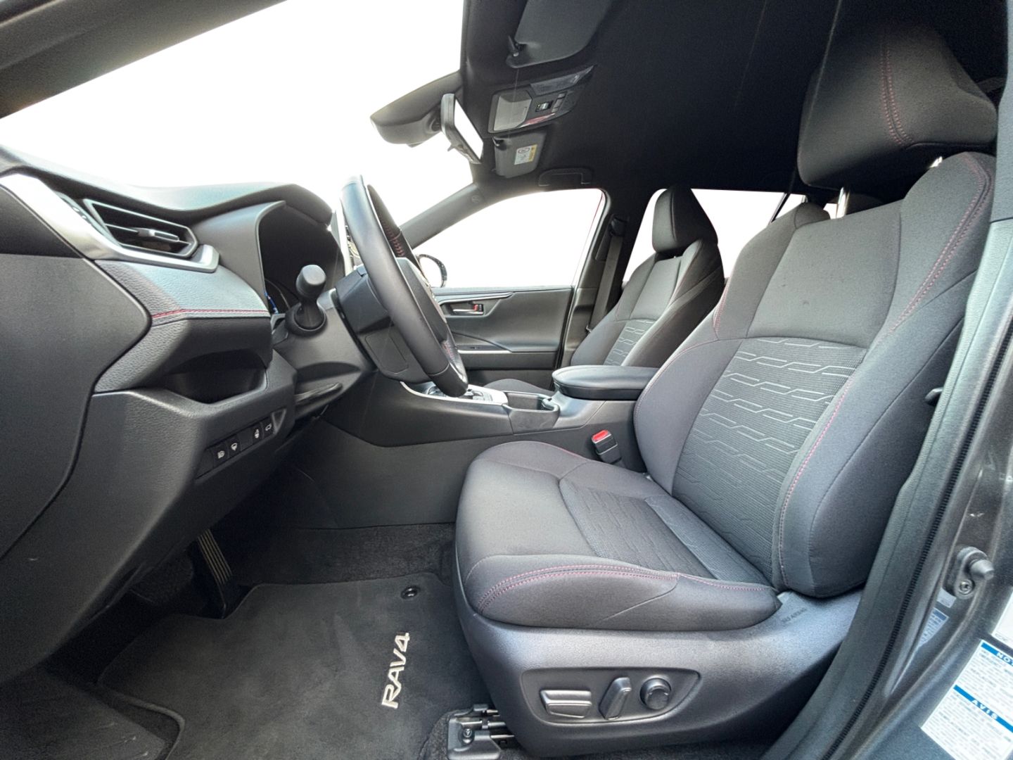 Toyota RAV 4 Plug-in-Hybrid 4x4 - Samsaru's Car Outlet