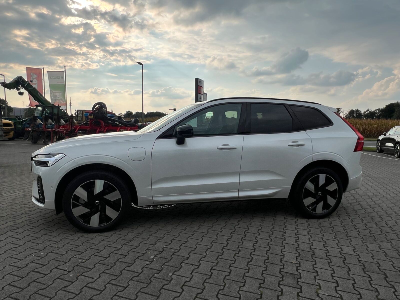 Volvo XC60 T6 Plus Dark PANO|AHK|FLED|20"|MEMORY|360°|