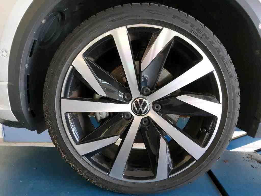 Volkswagen T-Roc 1.5 TSI R-Line - Samsaru's Car Outlet
