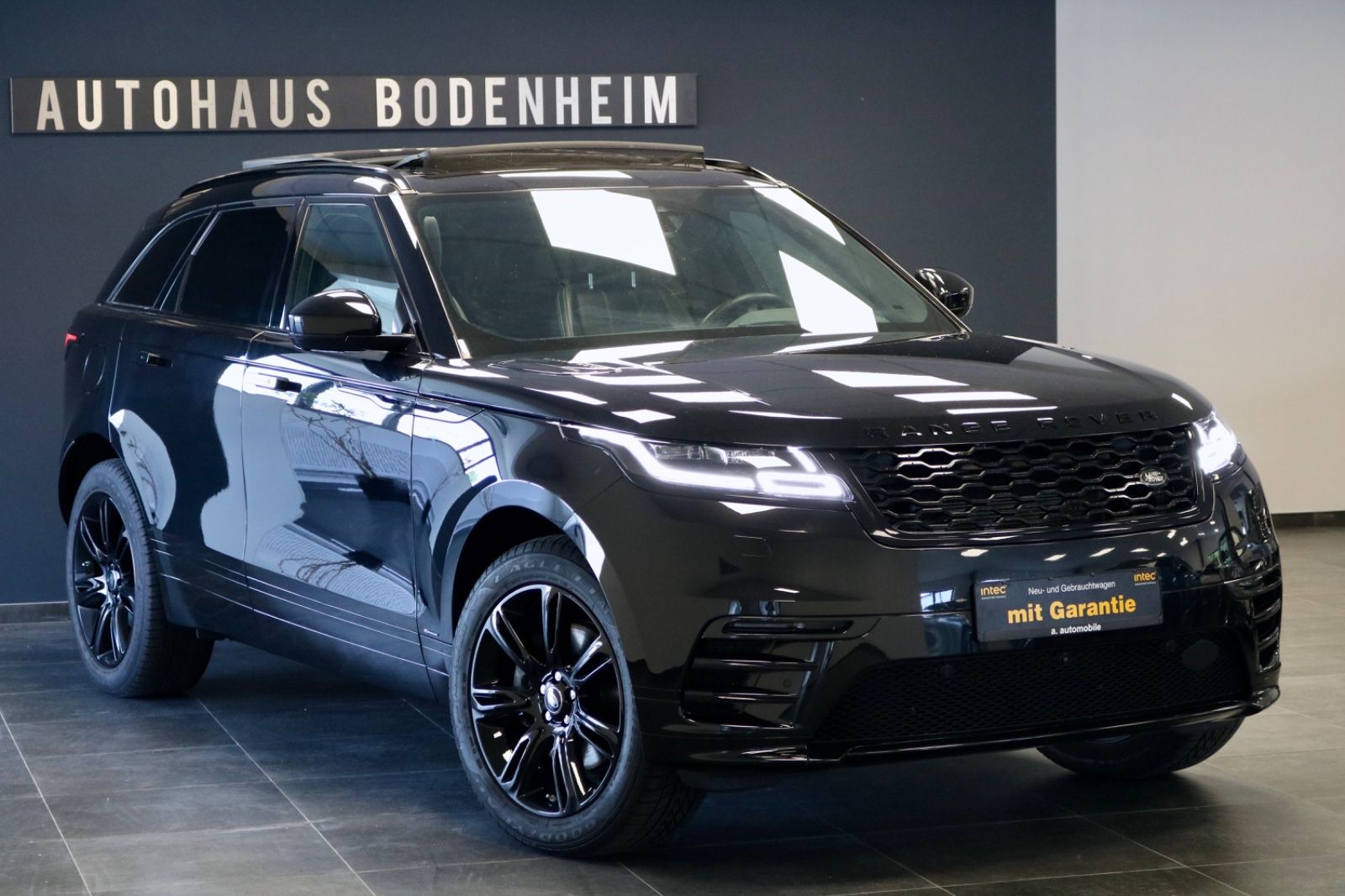 Range Rover Velar R-Dynamic - Samsaru's Car Outlet