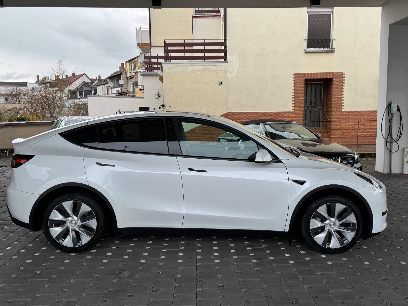 Tesla Model Y Premium Lang Range Allrad/581km 93% /AHK