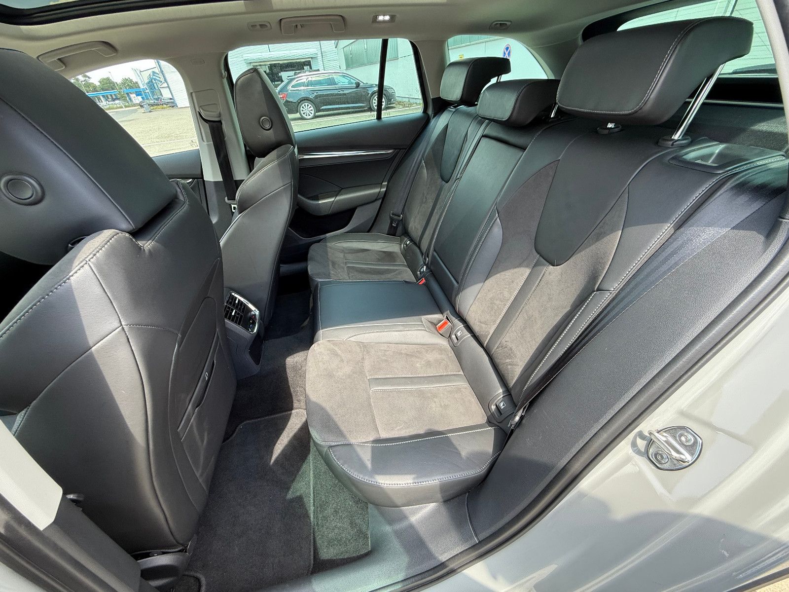 Skoda Octavia Combi Scout 4x4 - Samsaru's Car Outlet
