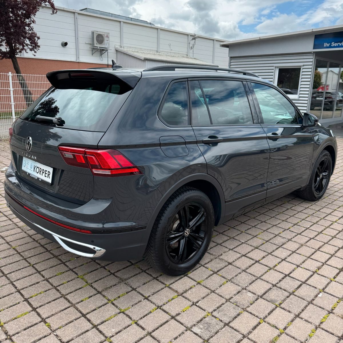 Volkswagen Tiguan Life - Samsaru's Car Outlet