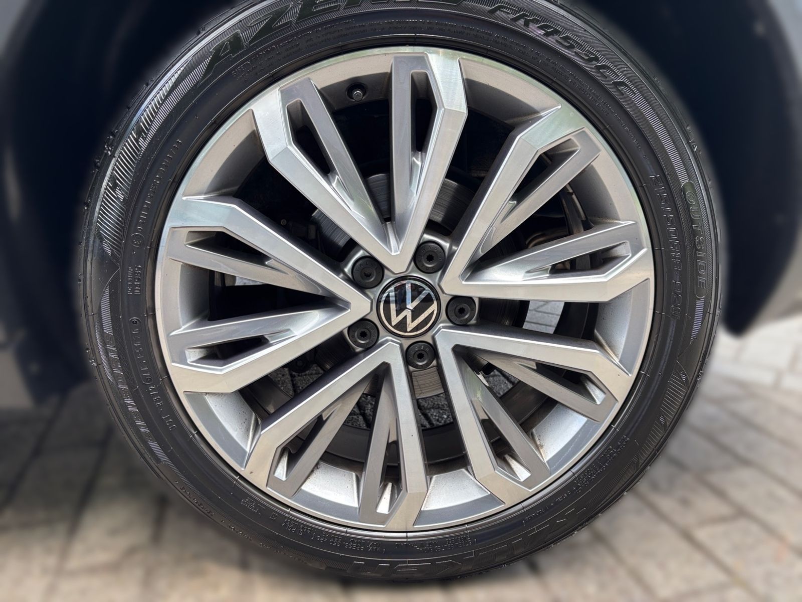 Volkswagen T-Roc R-LINE - Samsaru's Car Outlet