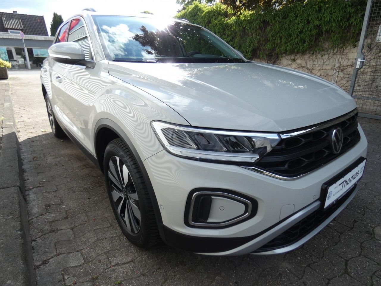 Volkswagen T-Roc 2.0 TDI DSG Move - Samsaru's Car Outlet