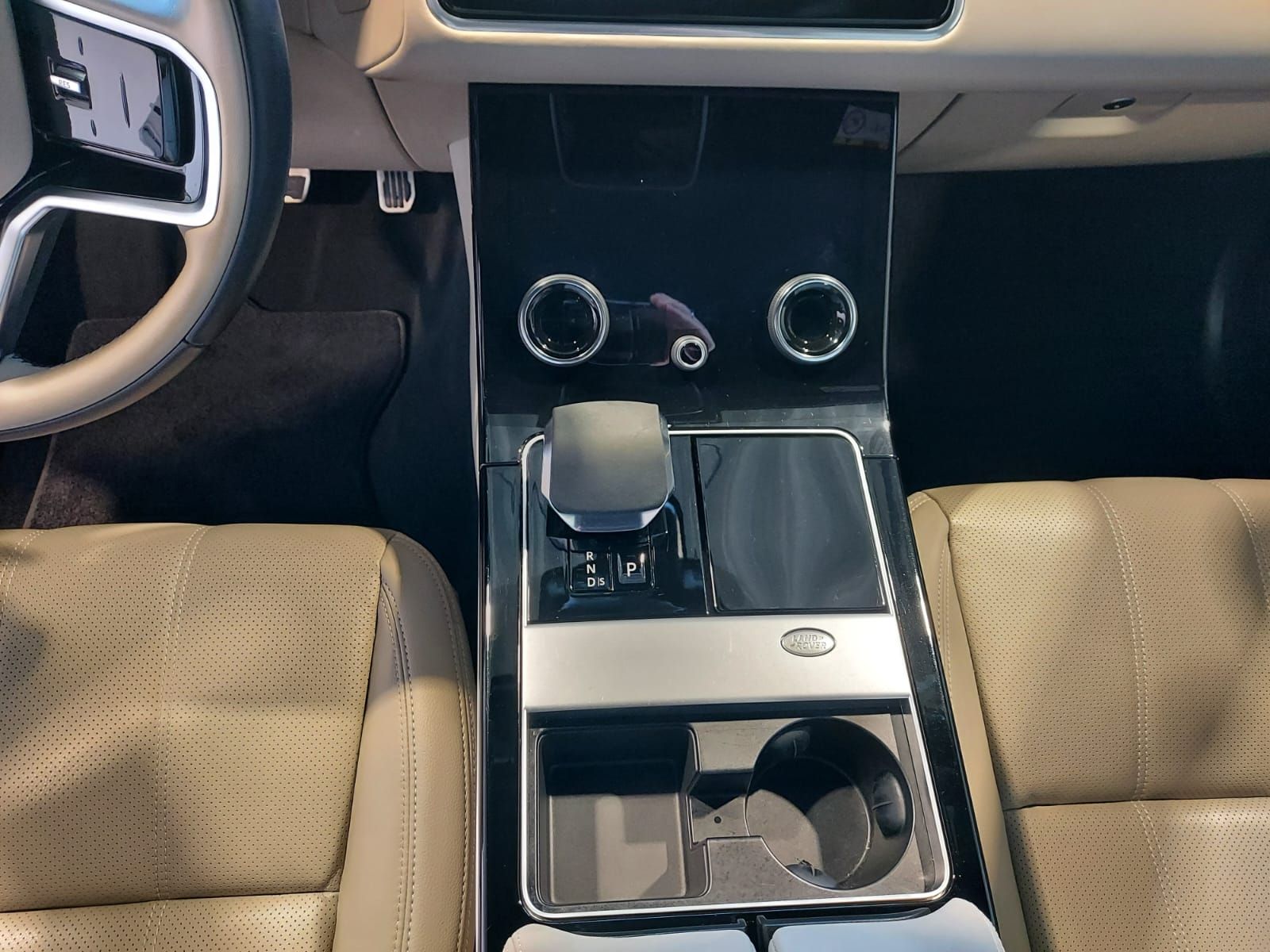 Range Rover Velar 2.0d D200 Edition - Samsaru's Car Outlet