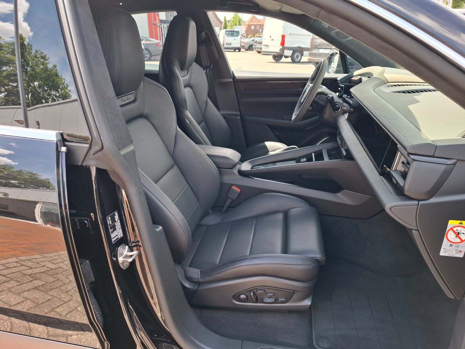 Porsche Macan E Turbo Burmester Sitzlüftung  HA-Lenkung