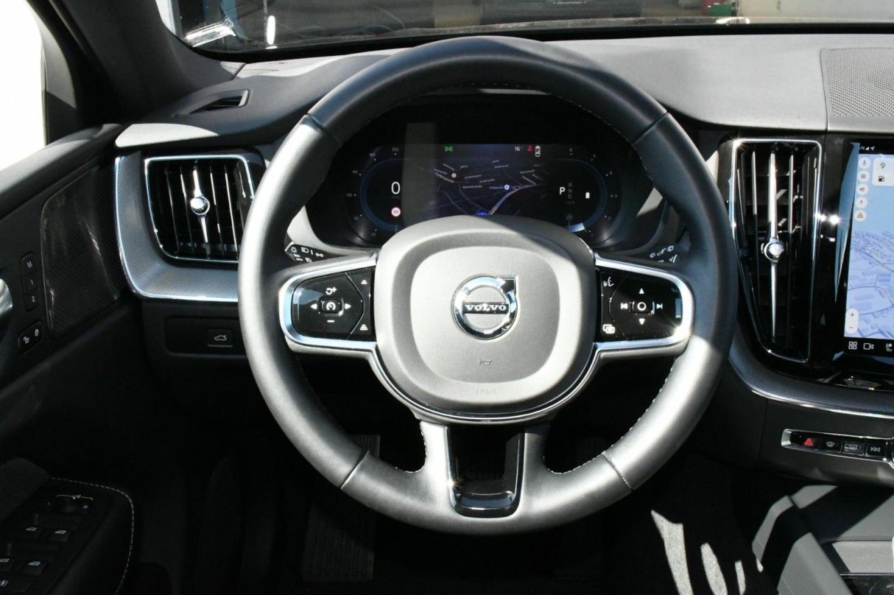 Volvo XC60 AWD Plus Dark ACC*H&K*AHK*BLIS*CAM*NAV*
