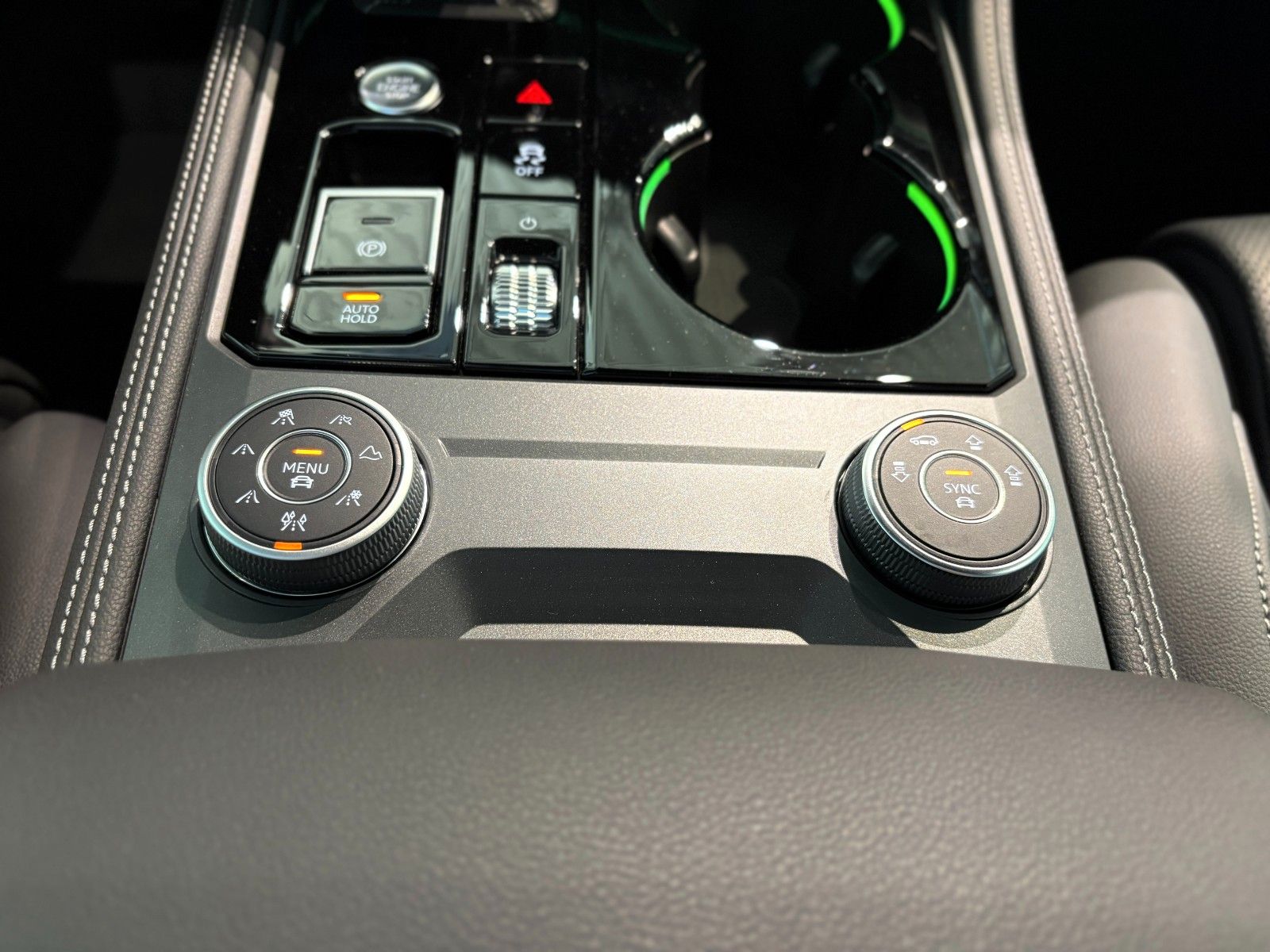 Volkswagen Touareg 3.0 TDI R-Line - Samsaru's Car Outlet