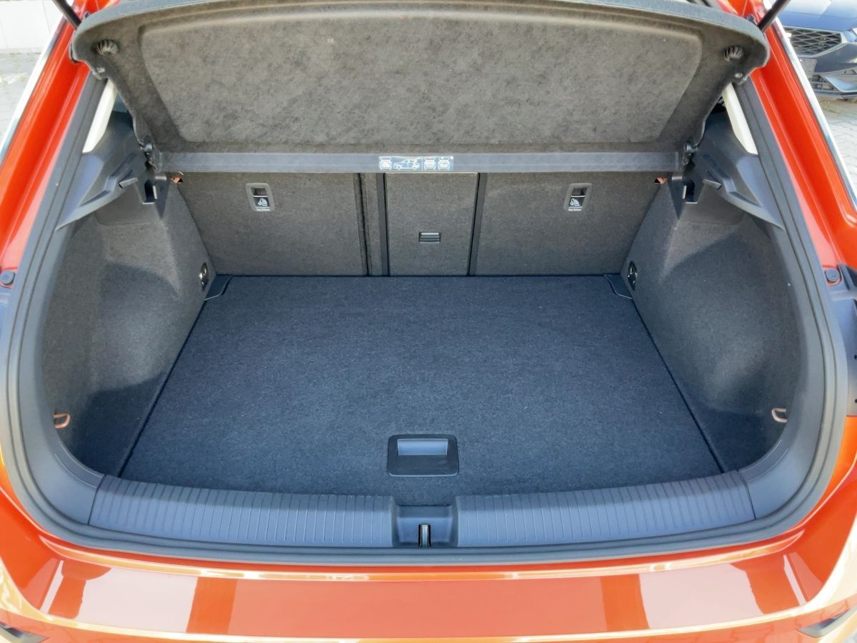 Volkswagen T-Roc 1.0 TSI STYLE - Samsaru's Car Outlet