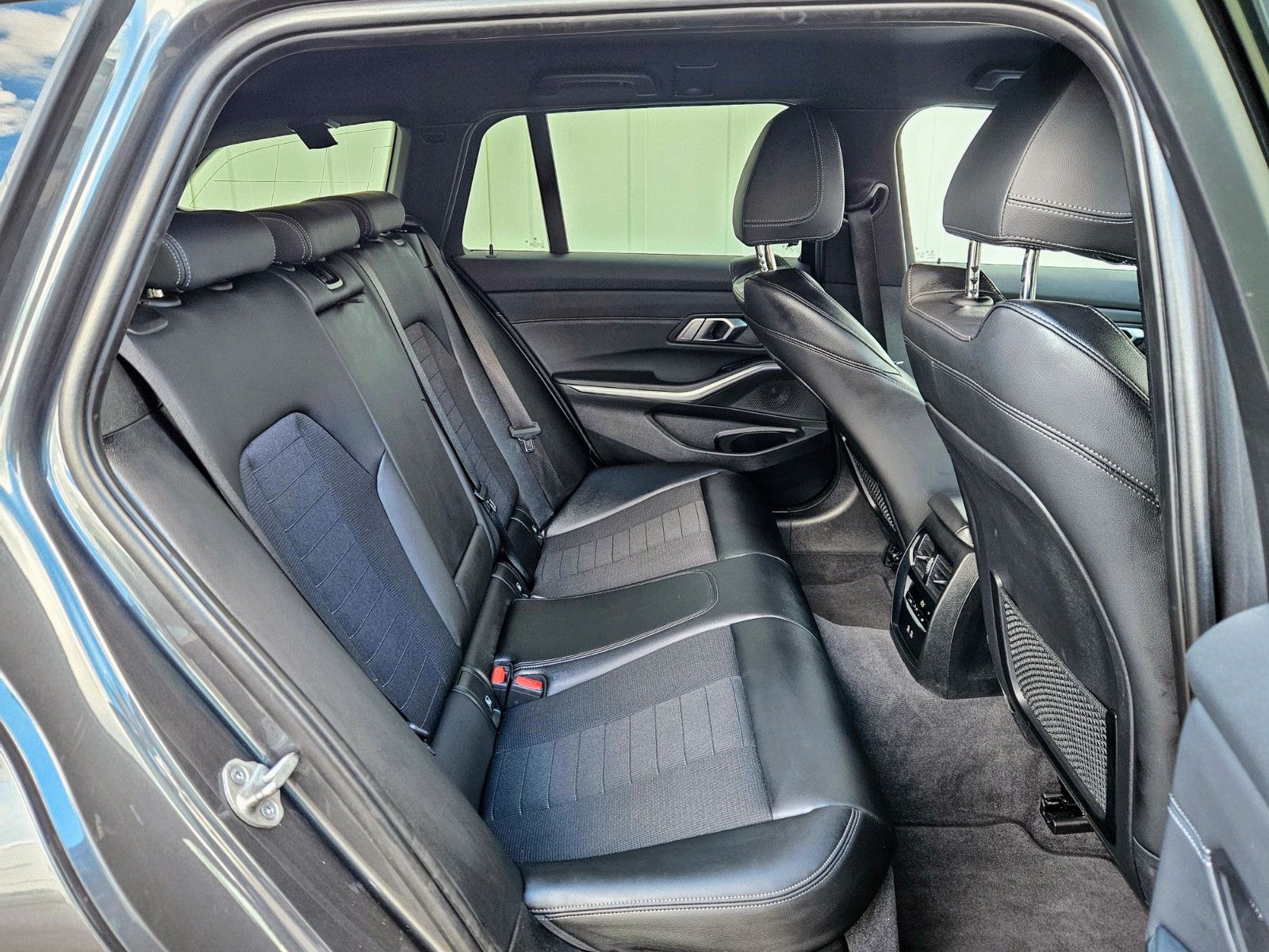 BMW 320d SPORT LINE - Samsaru's Car Outlet