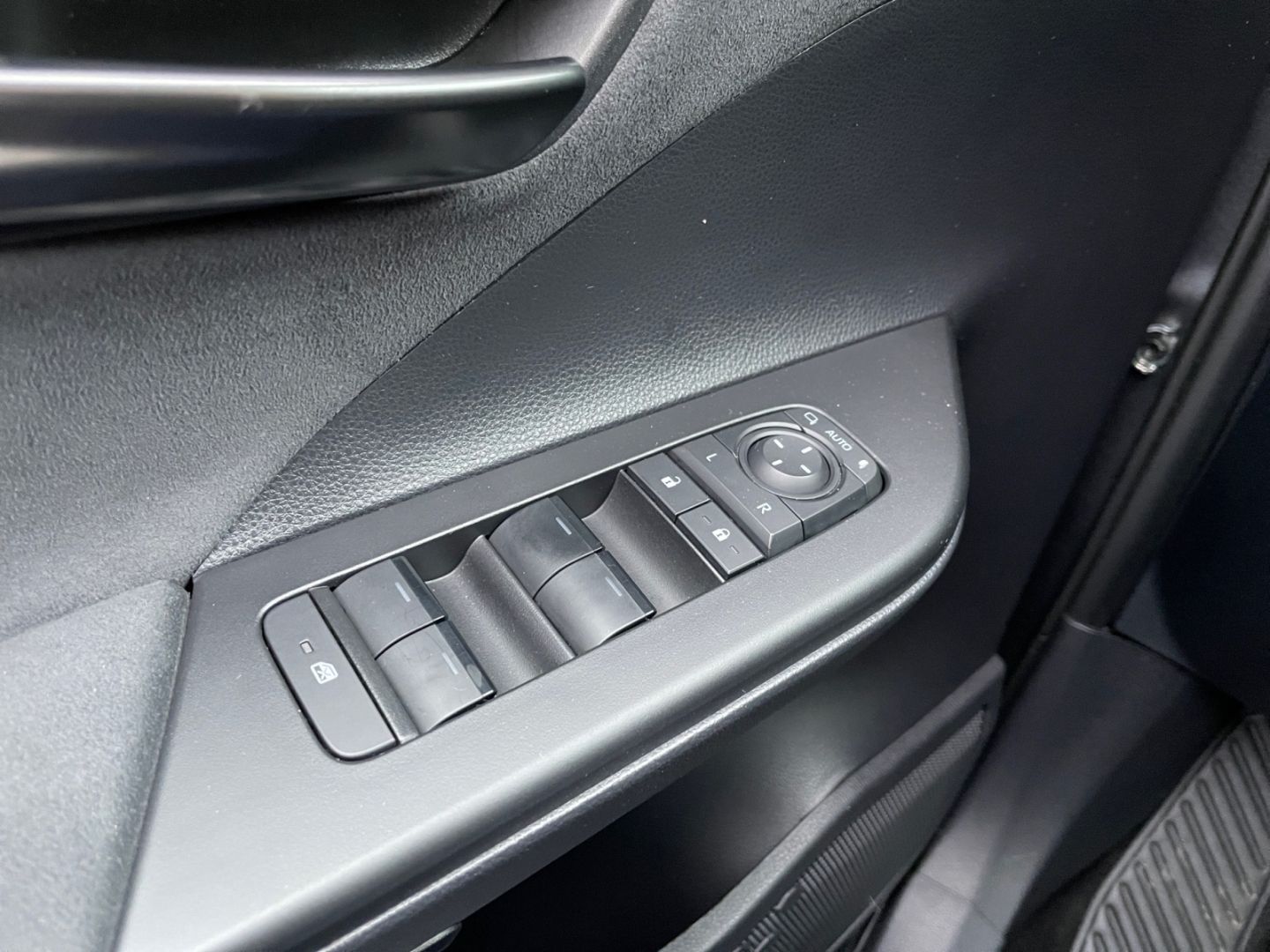 Toyota C-HR 2.0 Hybrid Lounge *LED*JBL*el Sitz*ACC*CAM*