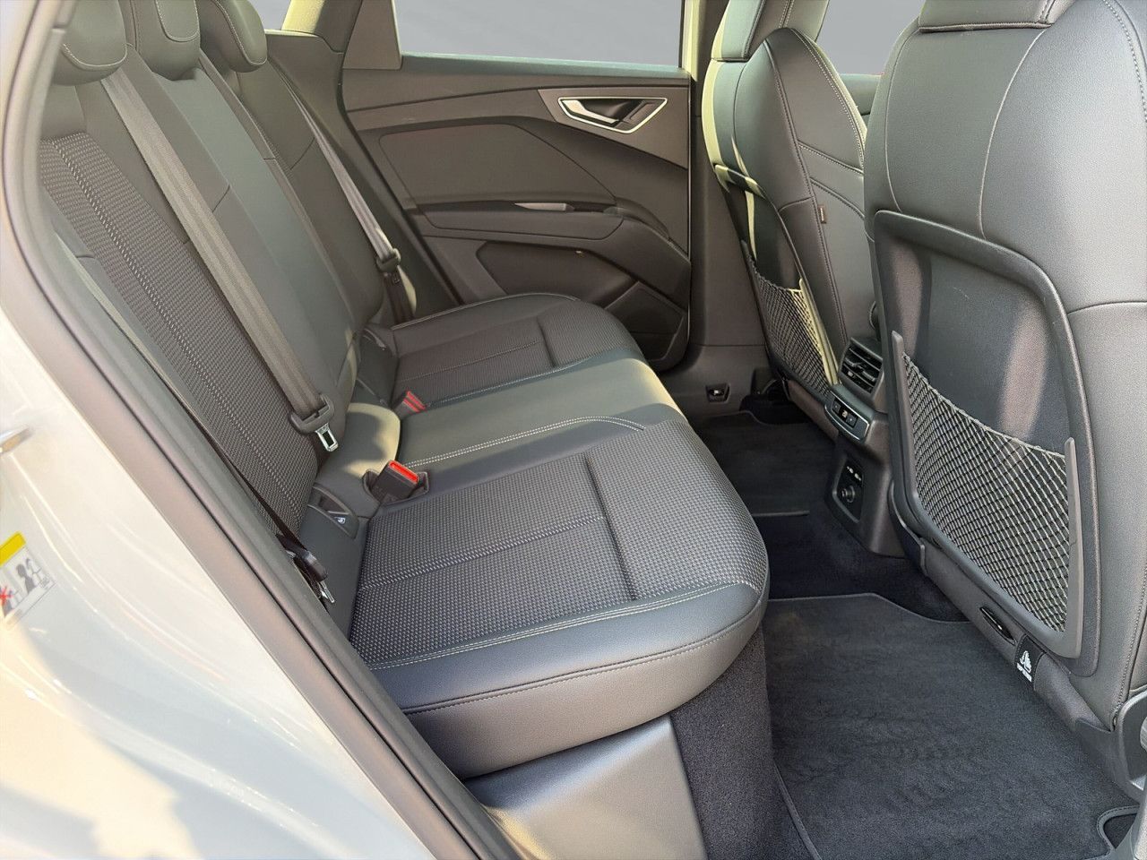 Audi Q4 e-tron 45 quattro S line AHK ACC Matrix Kam.