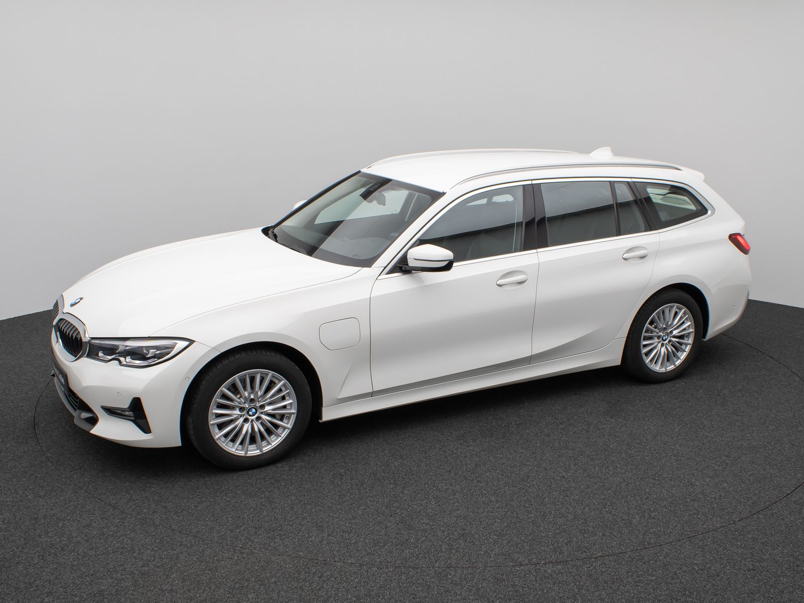 BMW 330e xD Sport Line - Samsaru's Car Outlet