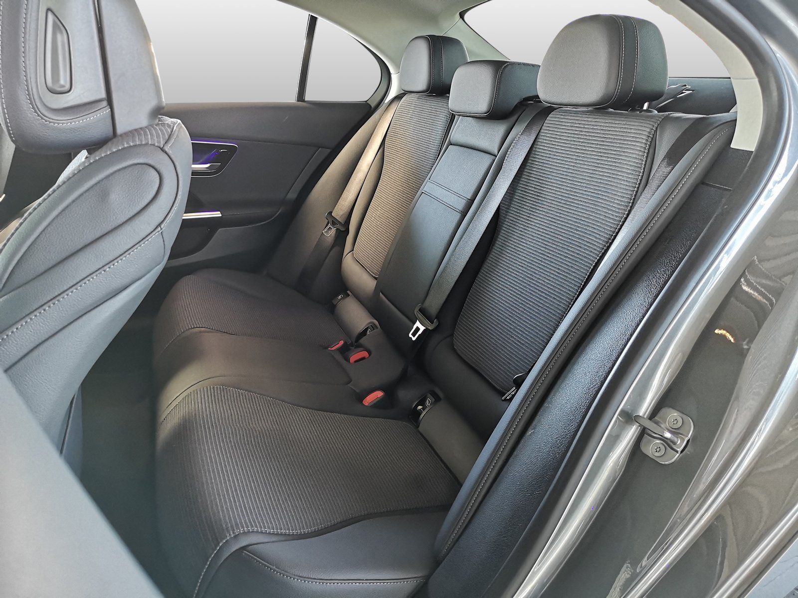 Mercedes-Benz C 180 Avantgarde - Samsaru's Car Outlet
