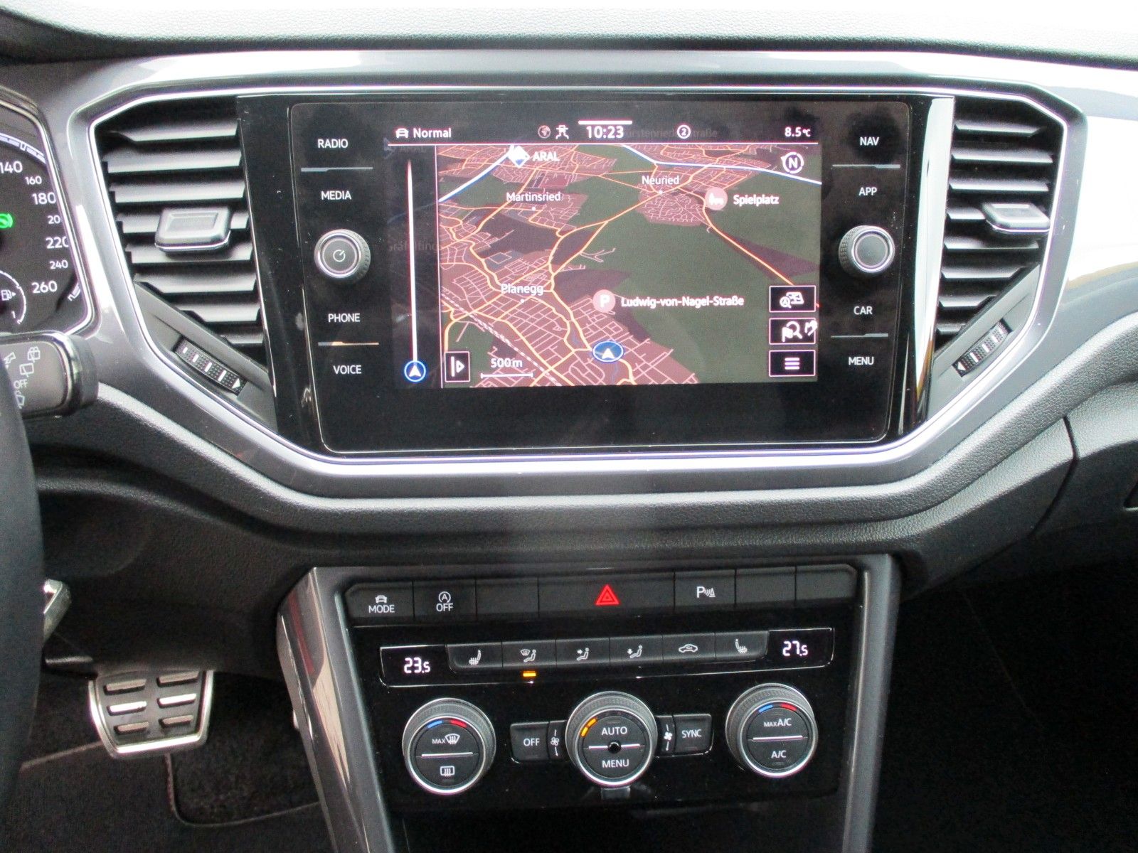 Volkswagen T-Roc Sport - Samsaru's Car Outlet