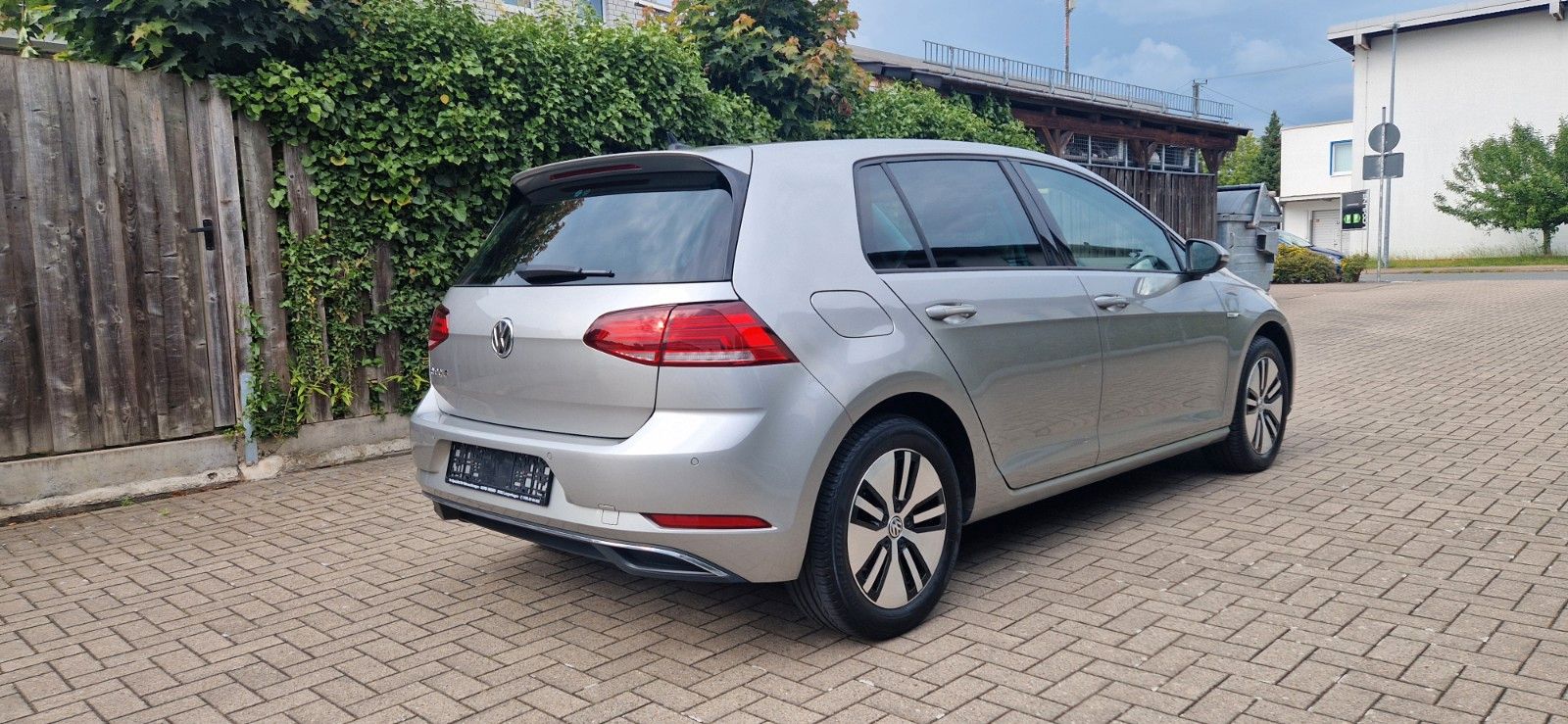Volkswagen Golf VII e-Golf - Samsaru's Car Outlet