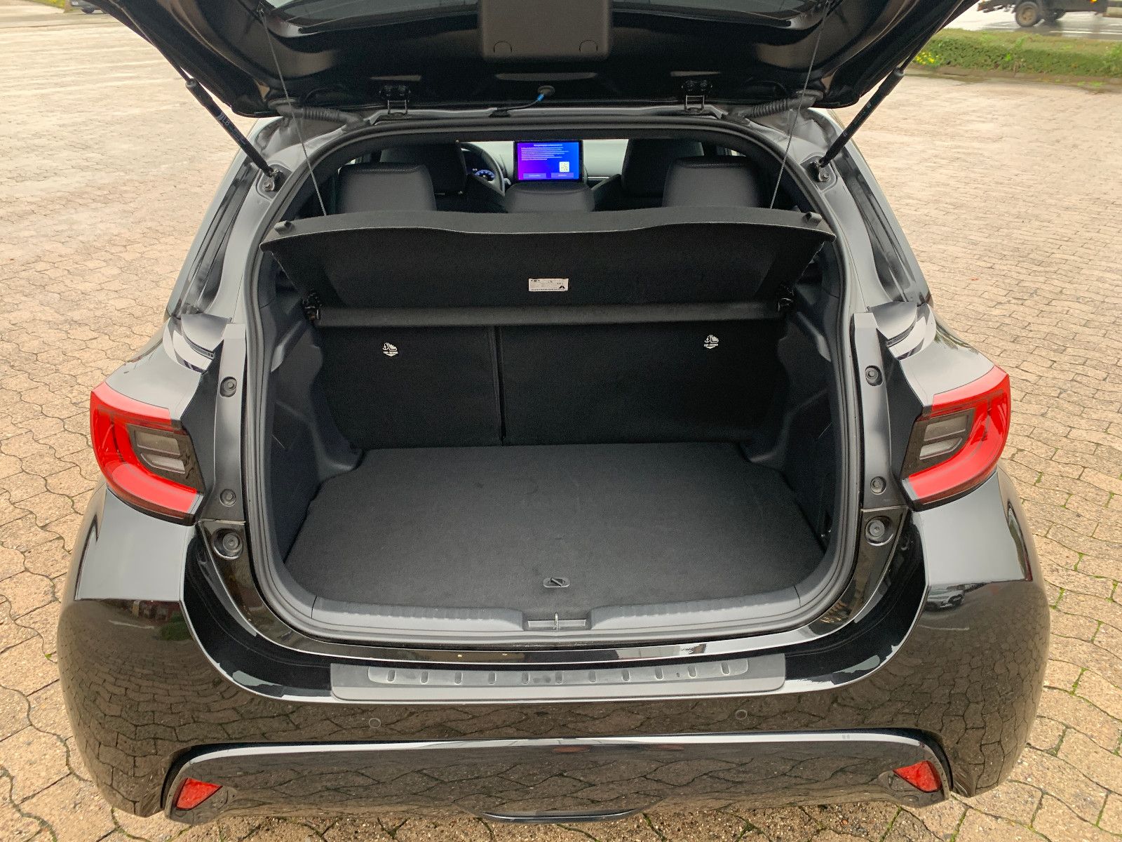 Toyota Yaris Hybrid Style*Wenig KM*