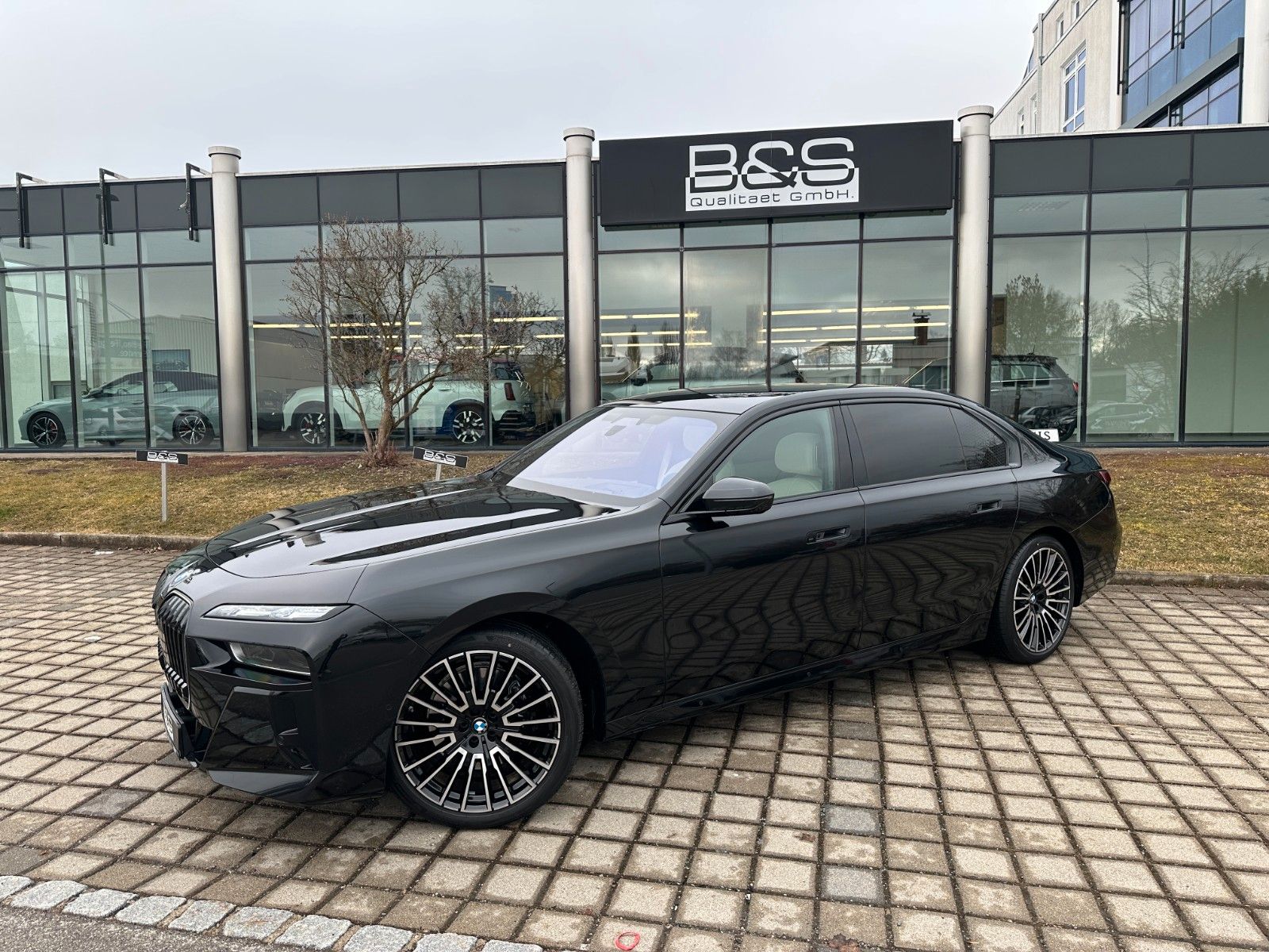 BMW 740d xDrive M Sport TV,Aut.Tür,SkyL,B&W,Luft