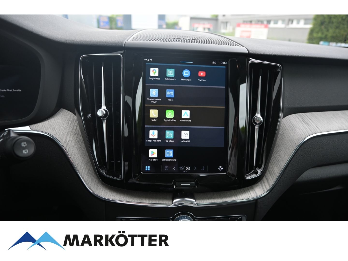 Volvo XC60 T6 AWD Plus Bright Recharge Plug-In Hybrid - Samsaru's Car Outlet