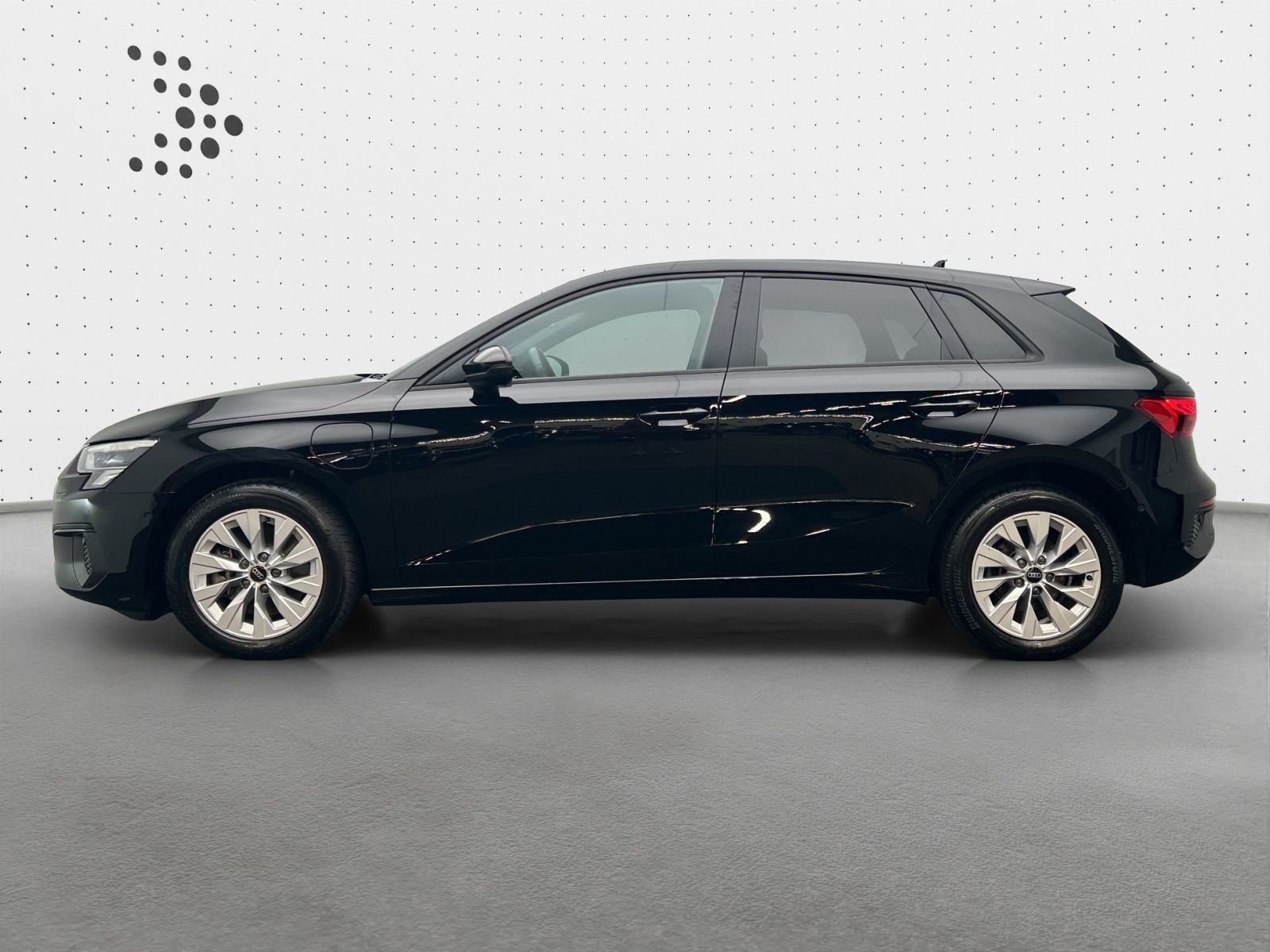 Audi A3 Sportback TFSI e 40 S - Samsaru's Car Outlet